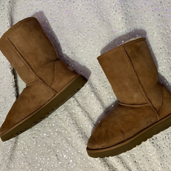 UGG Classic Short II - Picture 10 of 16